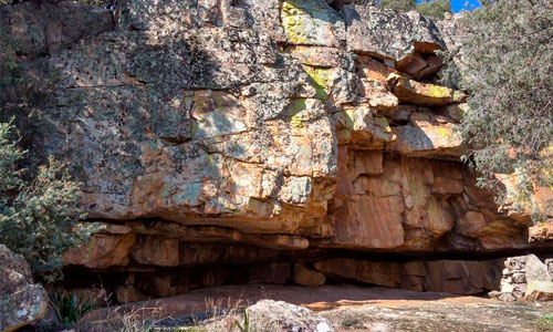 turismo-en-cabeza-del-buey-visita-guiada-abrigo-rupestre