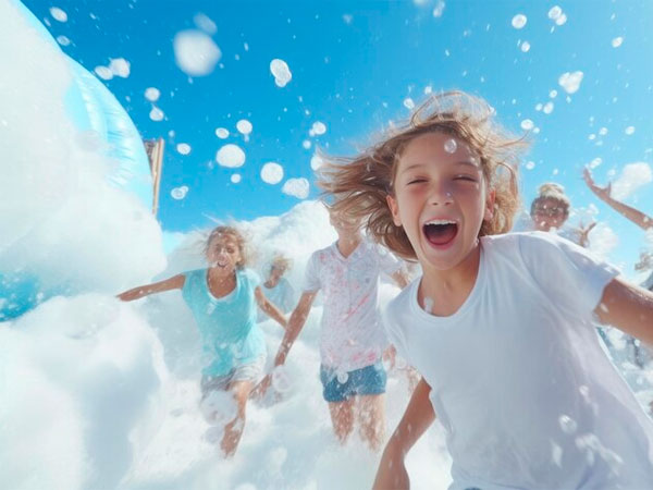 atracciones-para-ninos-en-extremadura-fiesta-espuma2